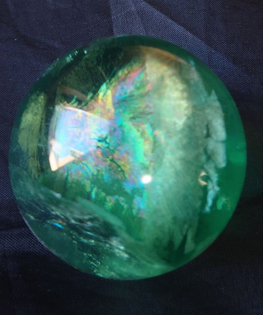 虹が美しいグリーンフローライトスフィア 天然石 丸玉