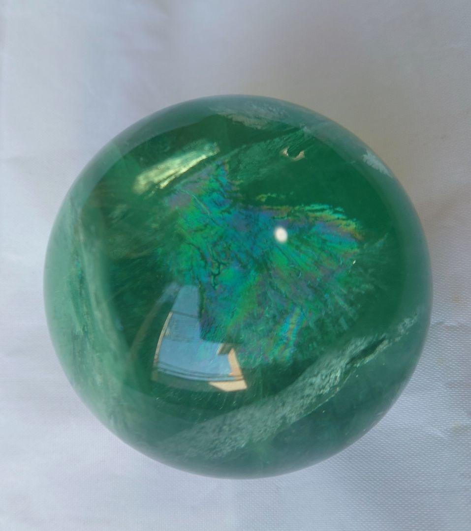 虹が美しいグリーンフローライトスフィア 天然石 丸玉
