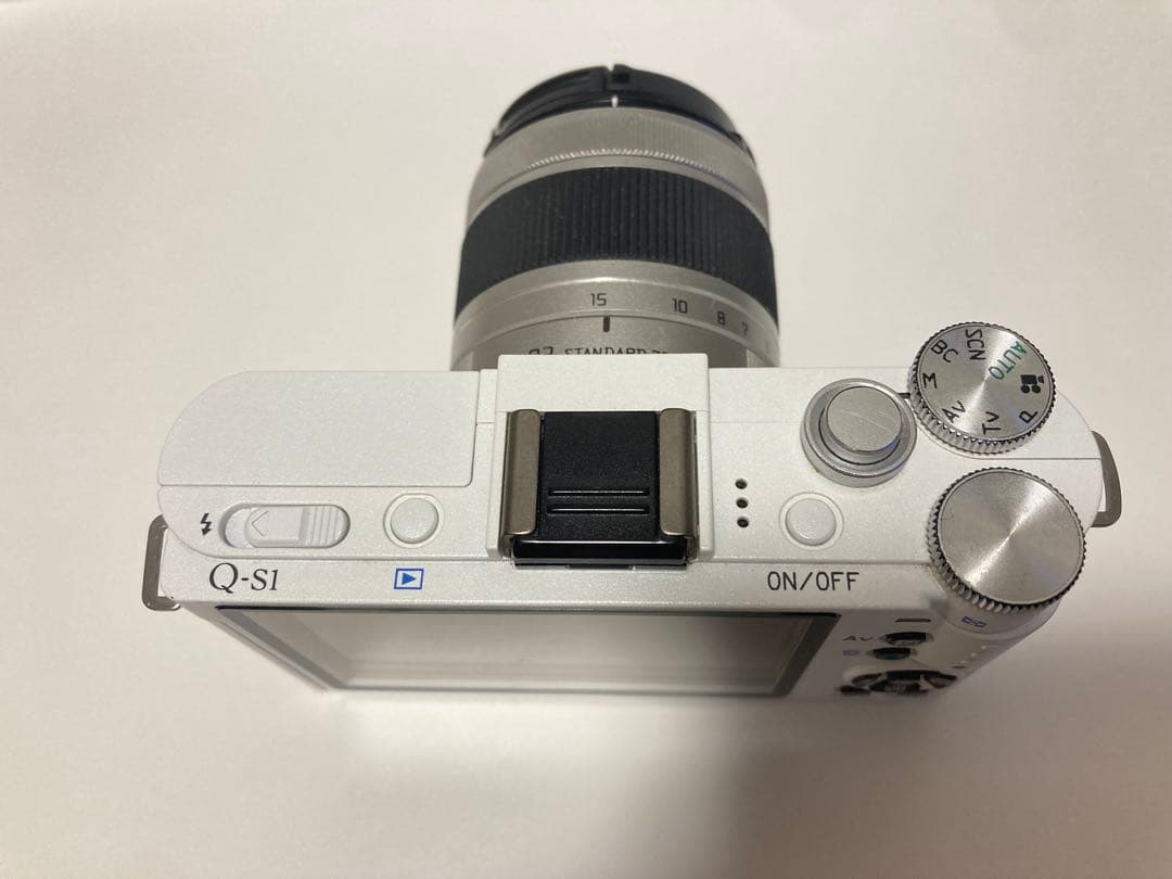 【PENTAX Q-S1 】ホワイト バッテリーチャージャー付き【即日配送】