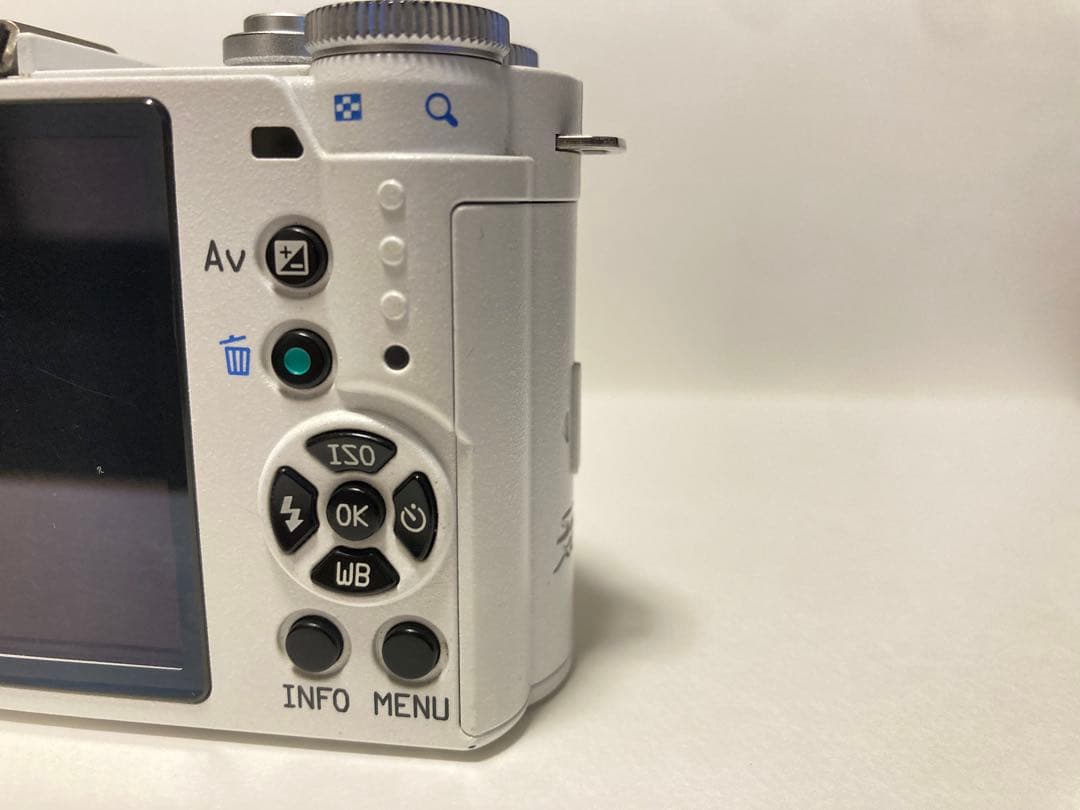 【PENTAX Q-S1 】ホワイト バッテリーチャージャー付き【即日配送】