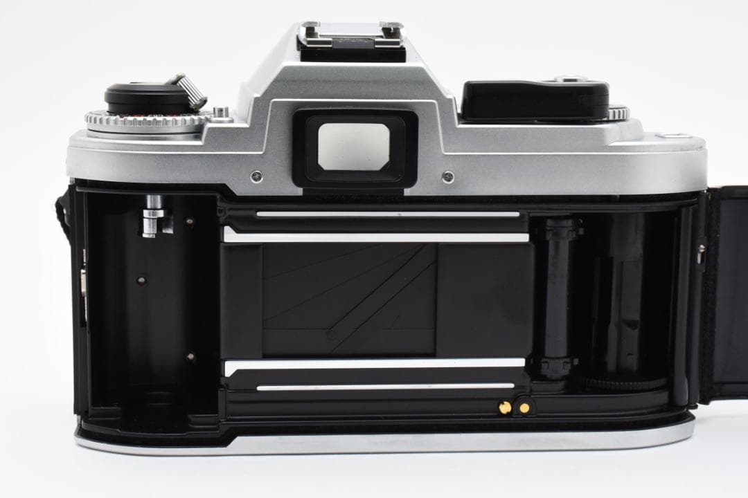外観美品 NIKON FG シルバーフィルムカメラ　モルト新品交換済 M136