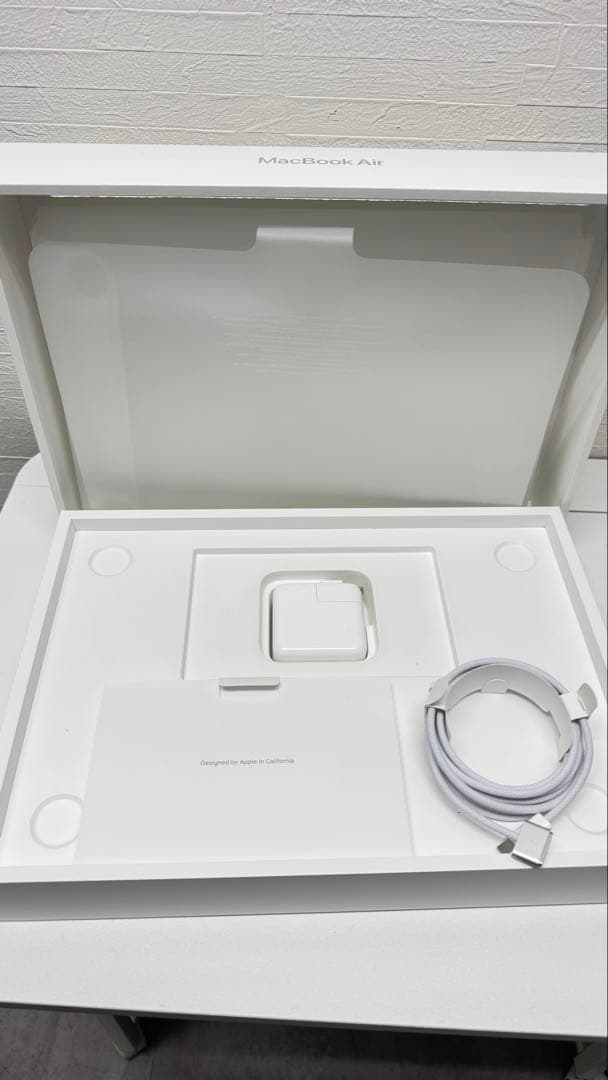 【ほぼ新品】 Apple MacBook air 2025シルバー M4チップ