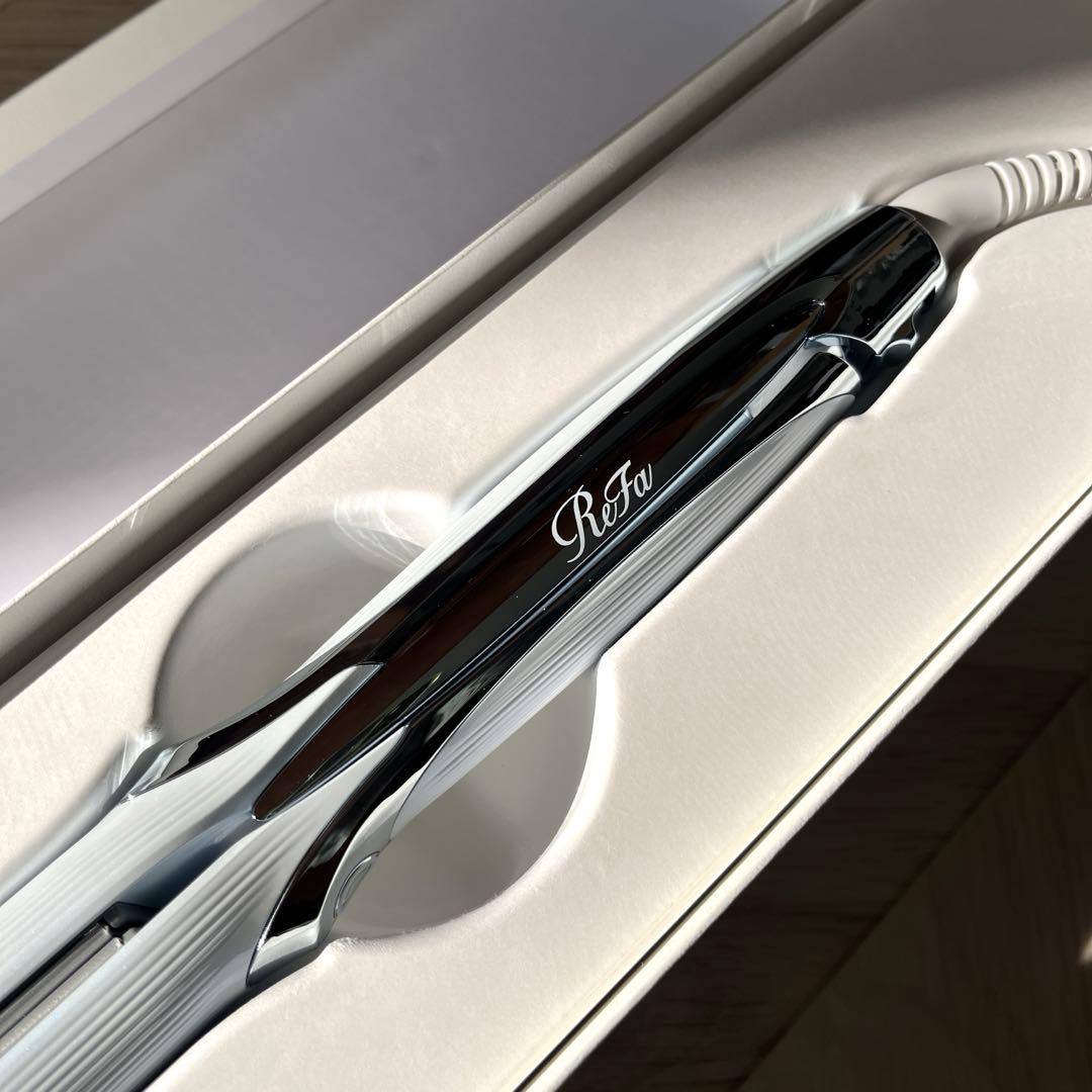 １月購入新品未使用★リファ ストレートアイロン プロ ホワイト