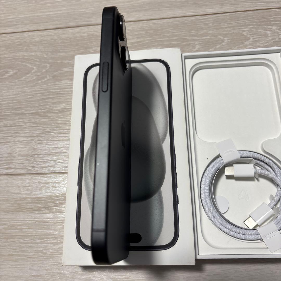 Apple iPhone 15 ブラック 本体 256GB