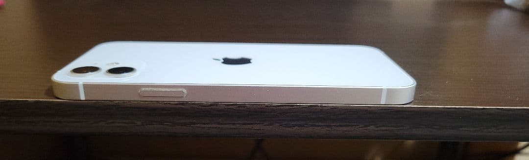 iPhone 12 ホワイト 64gb ドコモ版　SIMフリー