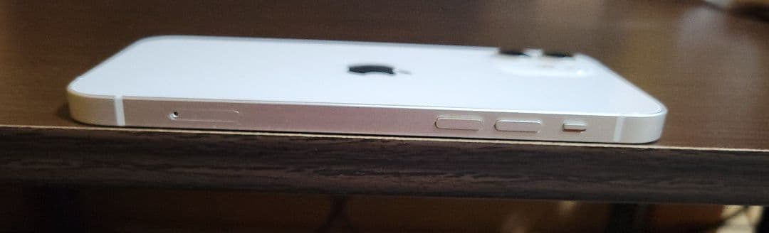 iPhone 12 ホワイト 64gb ドコモ版　SIMフリー