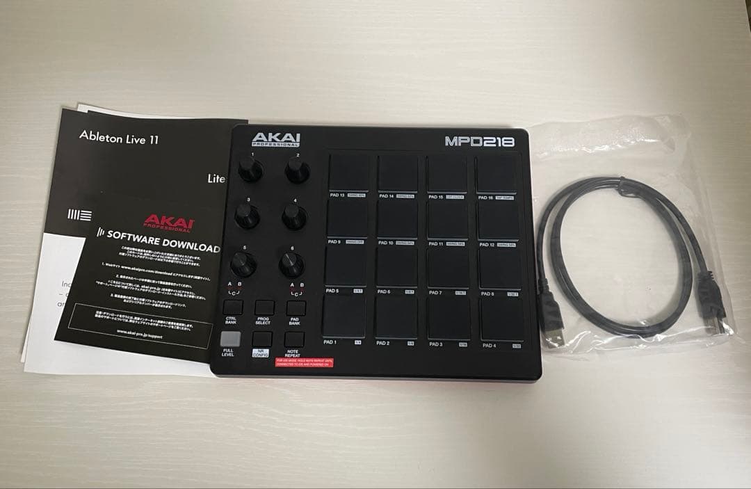 AKAI MPD218 MIDIコントローラー