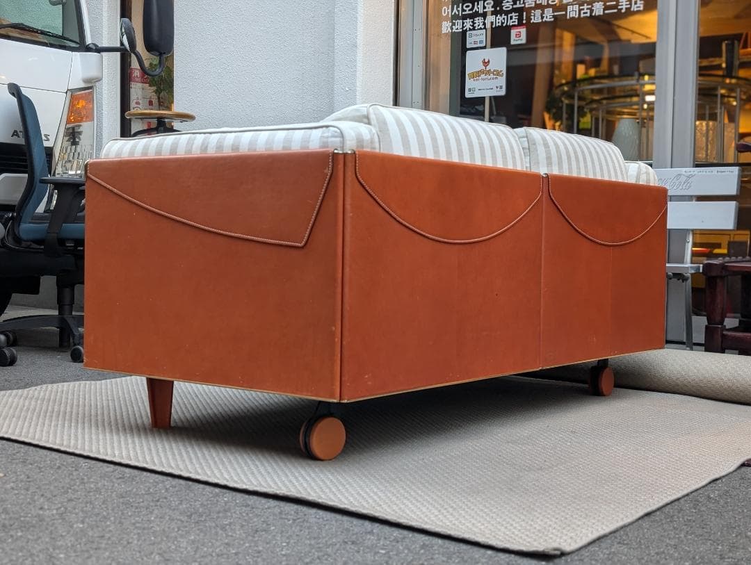 ポルトローナフラウ／イタリア／TWICE（トゥワイス）／2シーターソファ