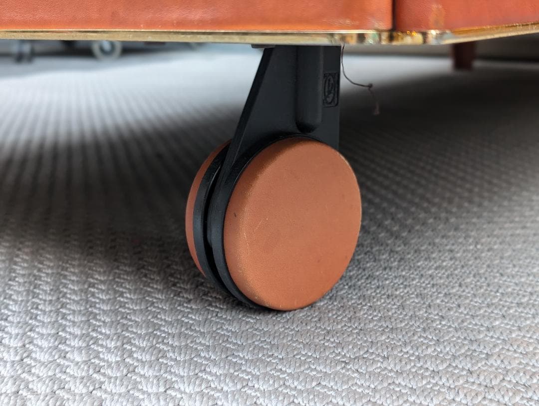 ポルトローナフラウ／イタリア／TWICE（トゥワイス）／2シーターソファ