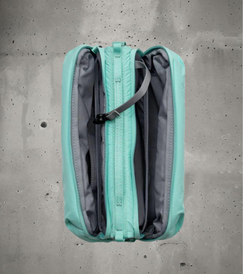 未使用新品　topologie トポロジー ボトルサコッシュ　ラージ　水色