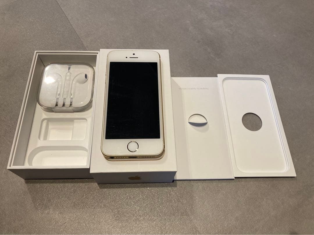 Apple iPhone SE 第一世代　64GB SIMフリー