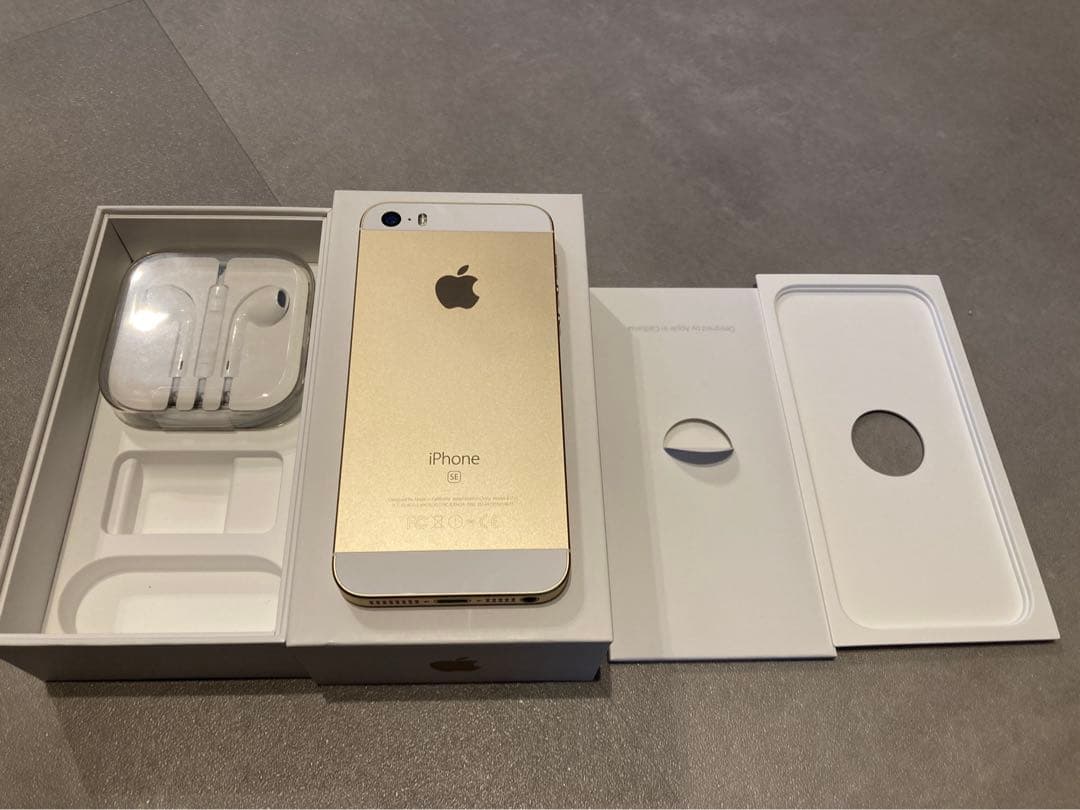 Apple iPhone SE 第一世代　64GB SIMフリー