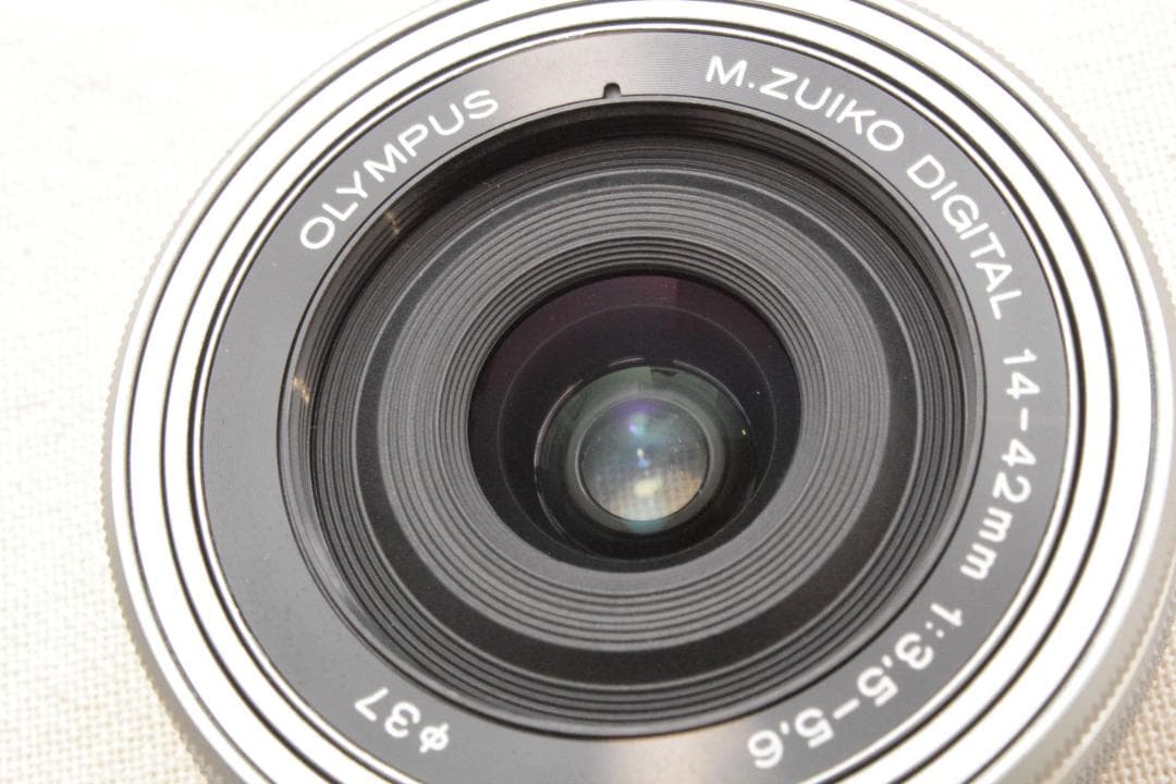 新品級！OLYMPUS OM-D E-M10 Mark III ダブルズ―ム