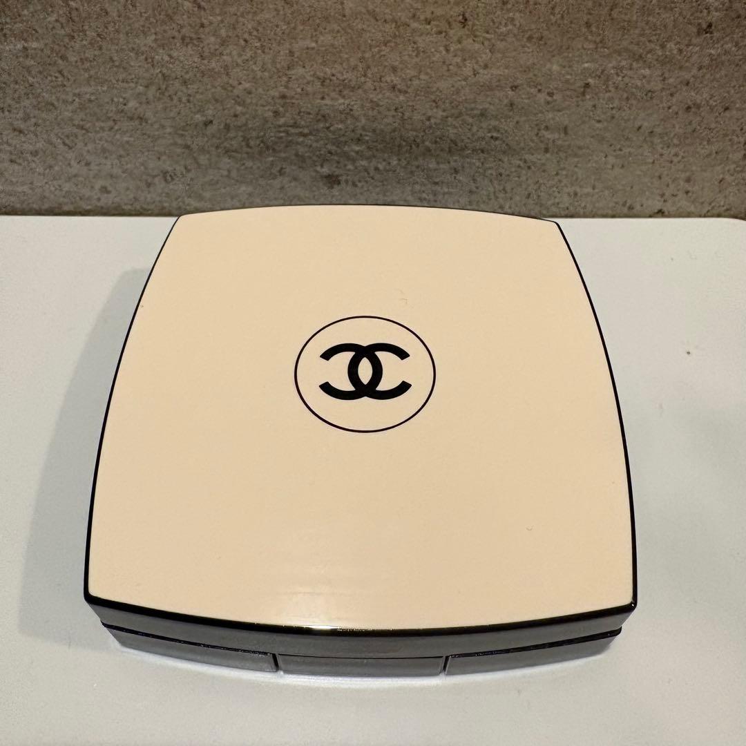 【廃盤　入手困難】シャネル　レベージュパレットルガール ライト