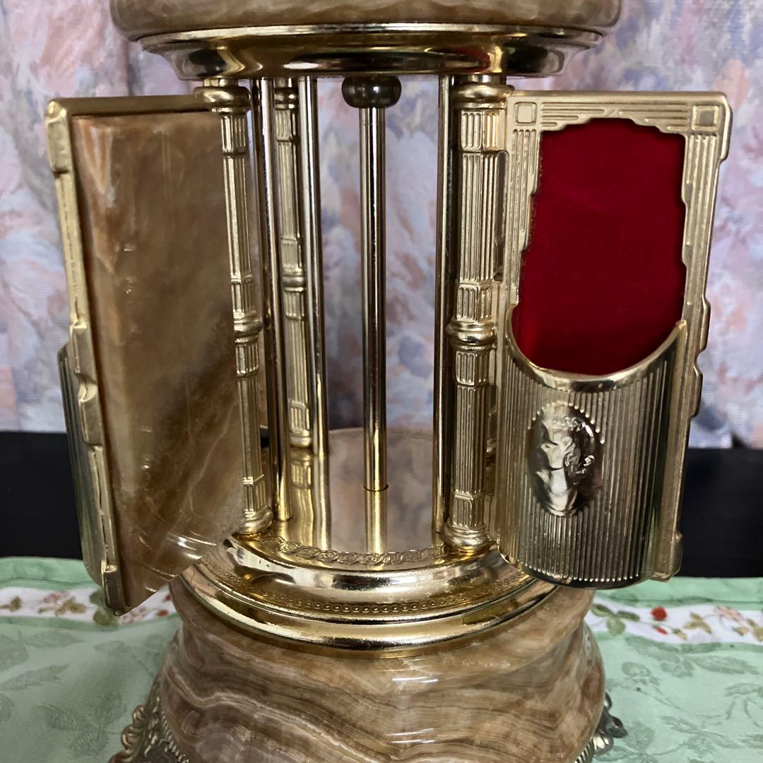 イタリア製オルゴール付き大理石シガレットケース葉巻入れ（曲は「白鳥の湖」）