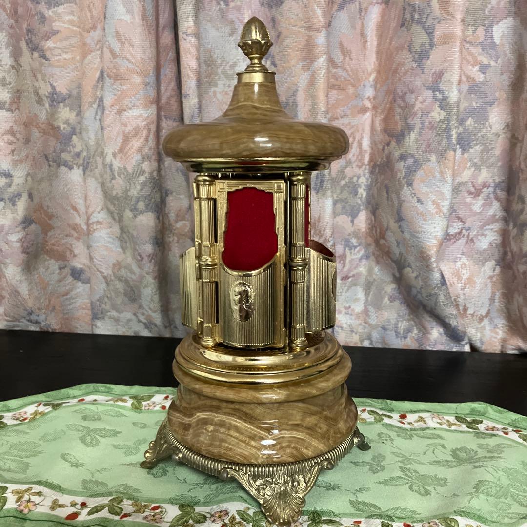 イタリア製オルゴール付き大理石シガレットケース葉巻入れ（曲は「白鳥の湖」）