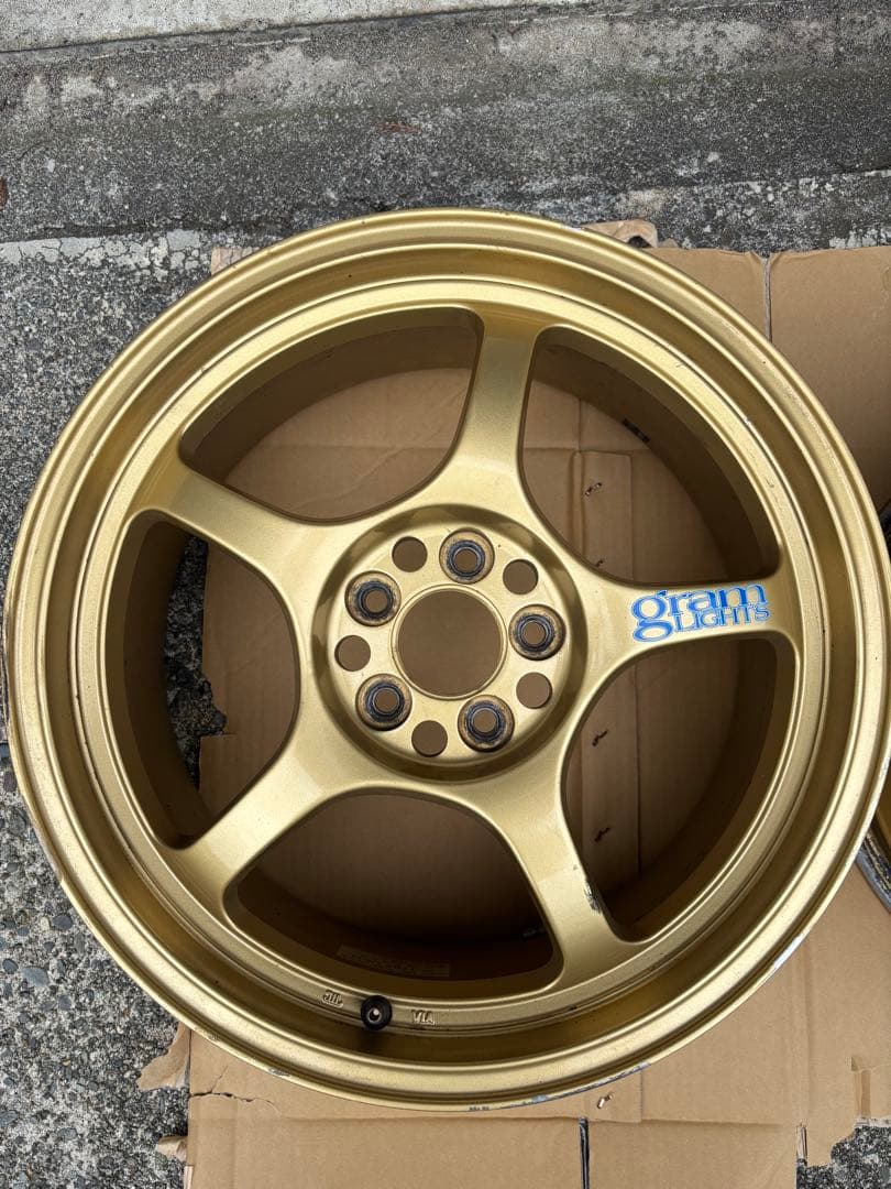 gram LIGHTS 17インチ ゴールドホイール 57C 2本セット
