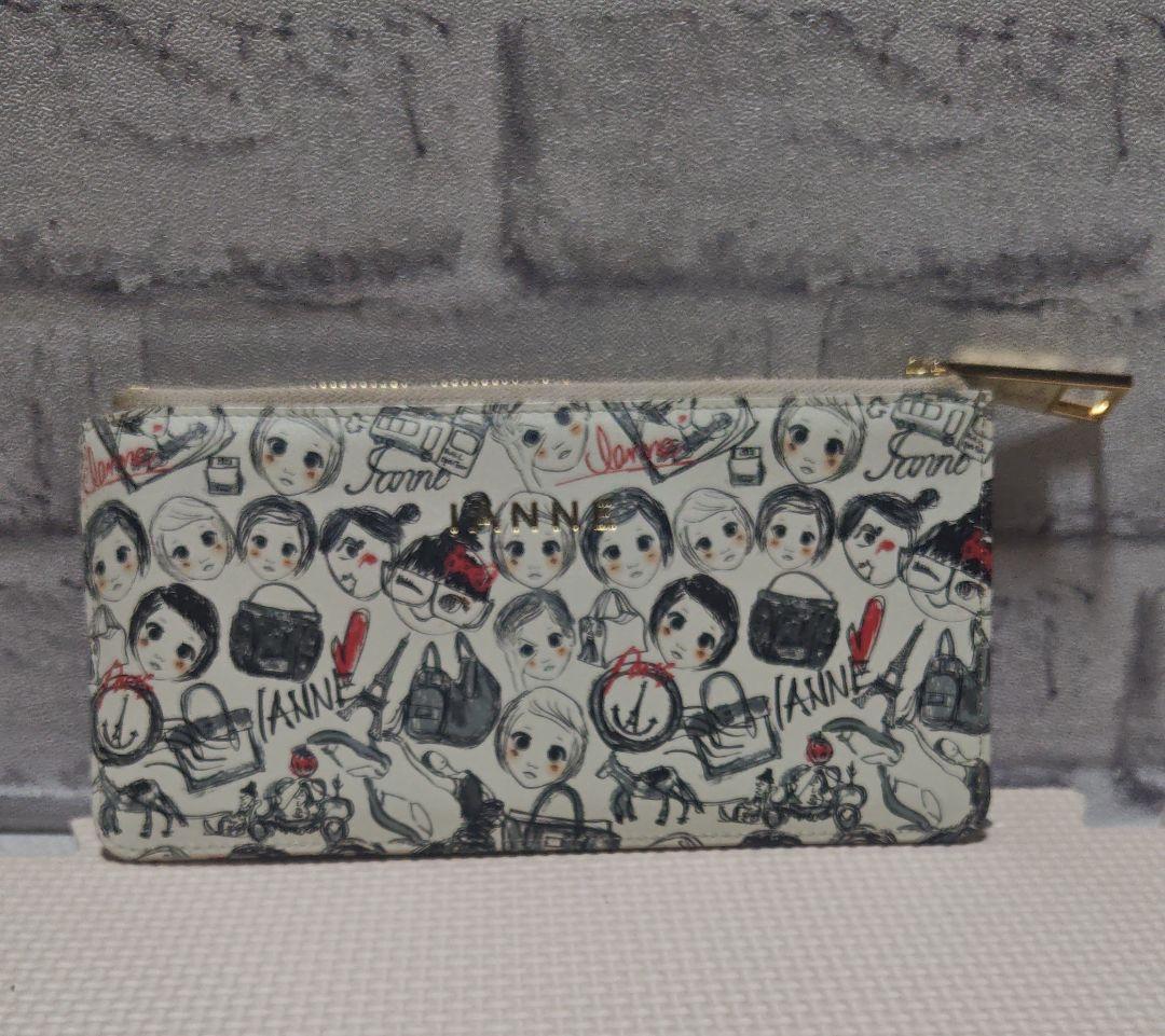 美品・IANNE（イアンヌ）フラグメントケースのような長財布 フェイス柄