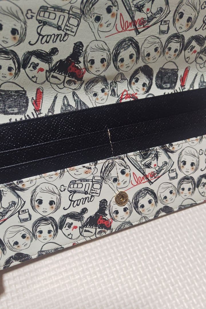 美品・IANNE（イアンヌ）フラグメントケースのような長財布 フェイス柄