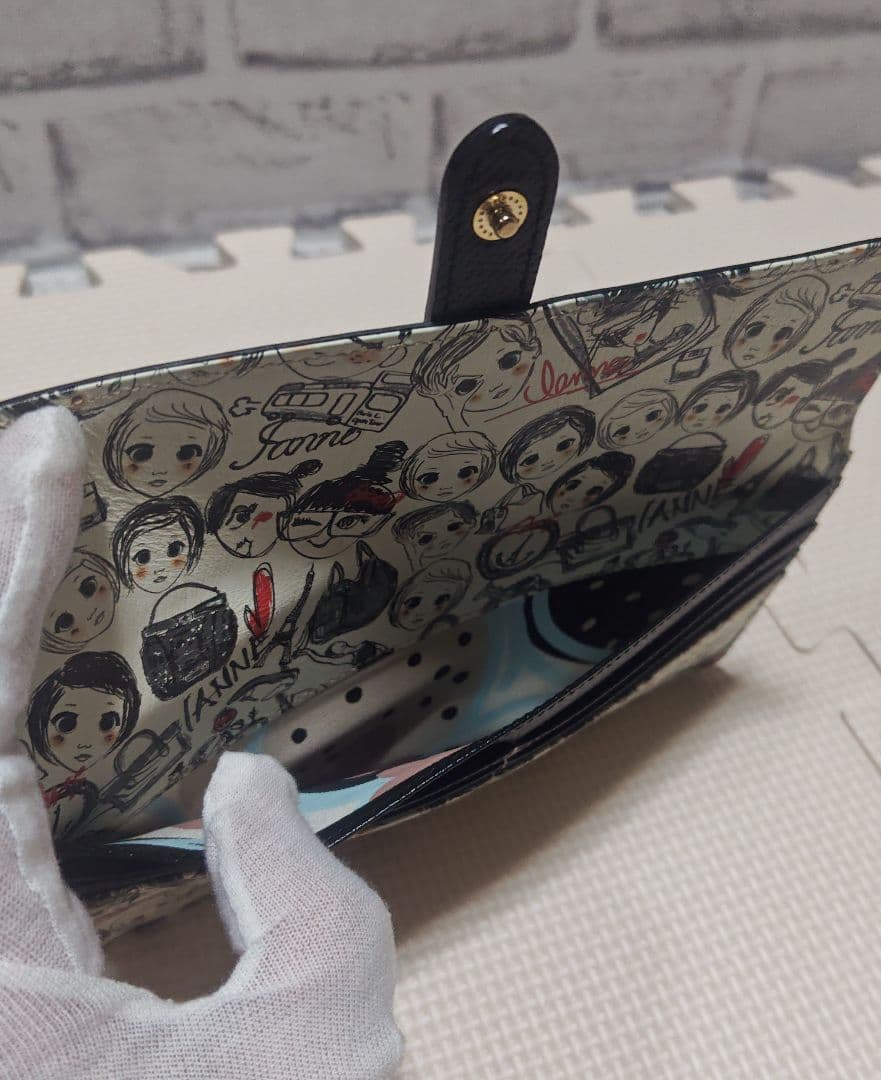 美品・IANNE（イアンヌ）フラグメントケースのような長財布 フェイス柄