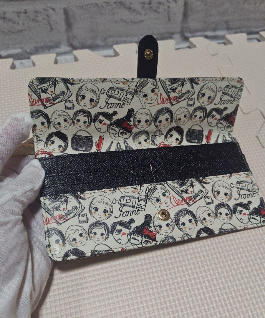 美品・IANNE（イアンヌ）フラグメントケースのような長財布 フェイス柄