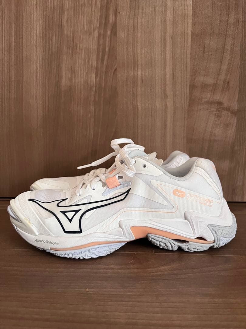 Mizuno Wave Lightning Z8 ホワイト