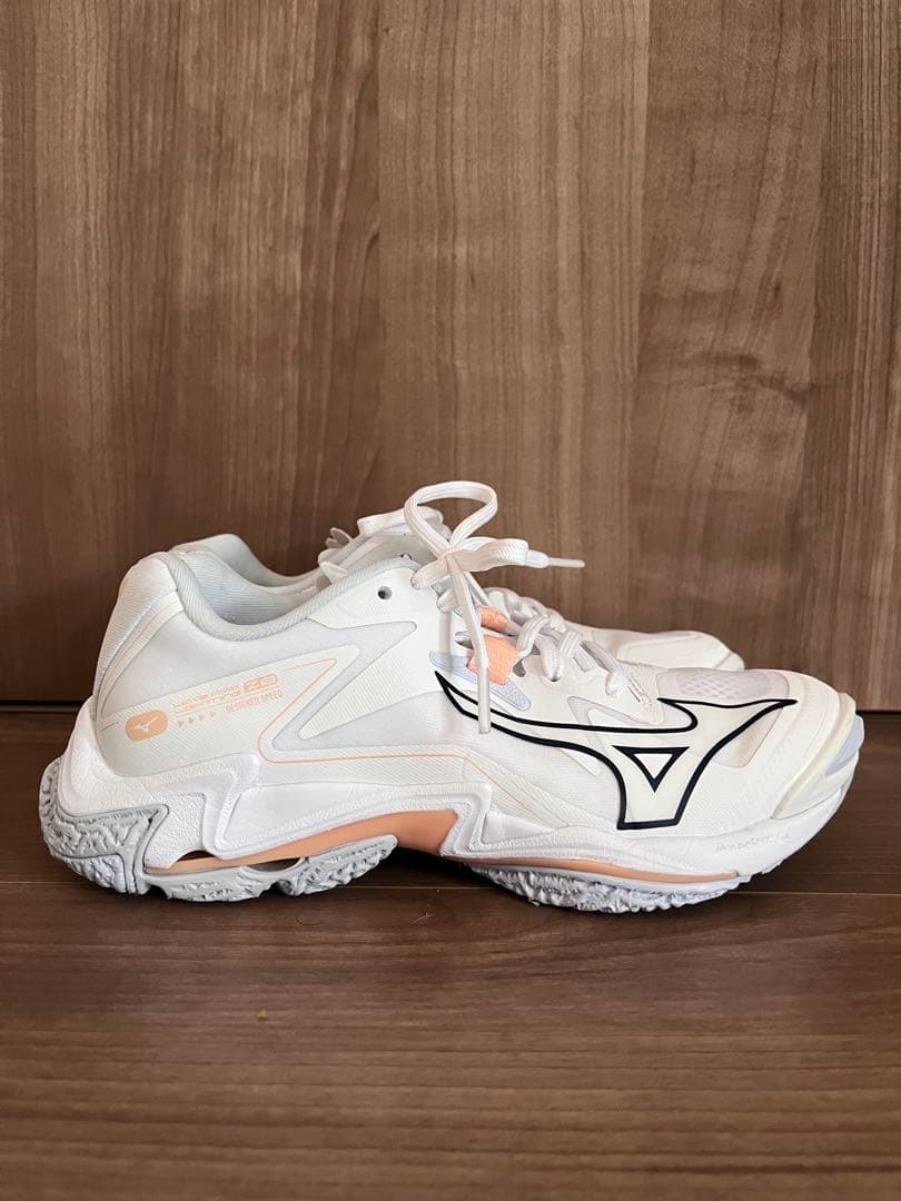 Mizuno Wave Lightning Z8 ホワイト