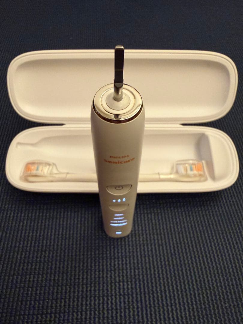Philips Sonicare 電動歯ブラシ 新品ブラシ2つ、充電ケース付き