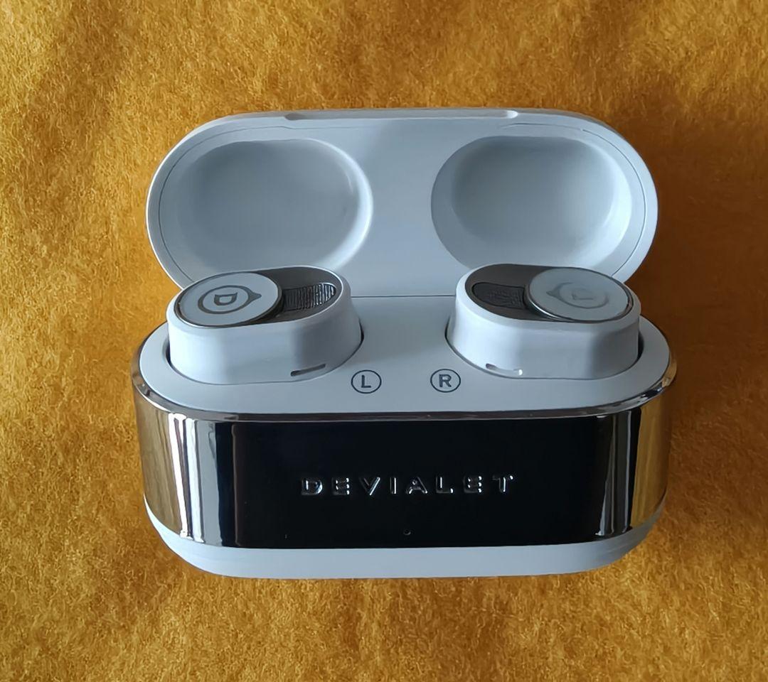 【美品】Deviaret　Gemini Ⅱ ワイヤレスイヤホン　携帯ケース付