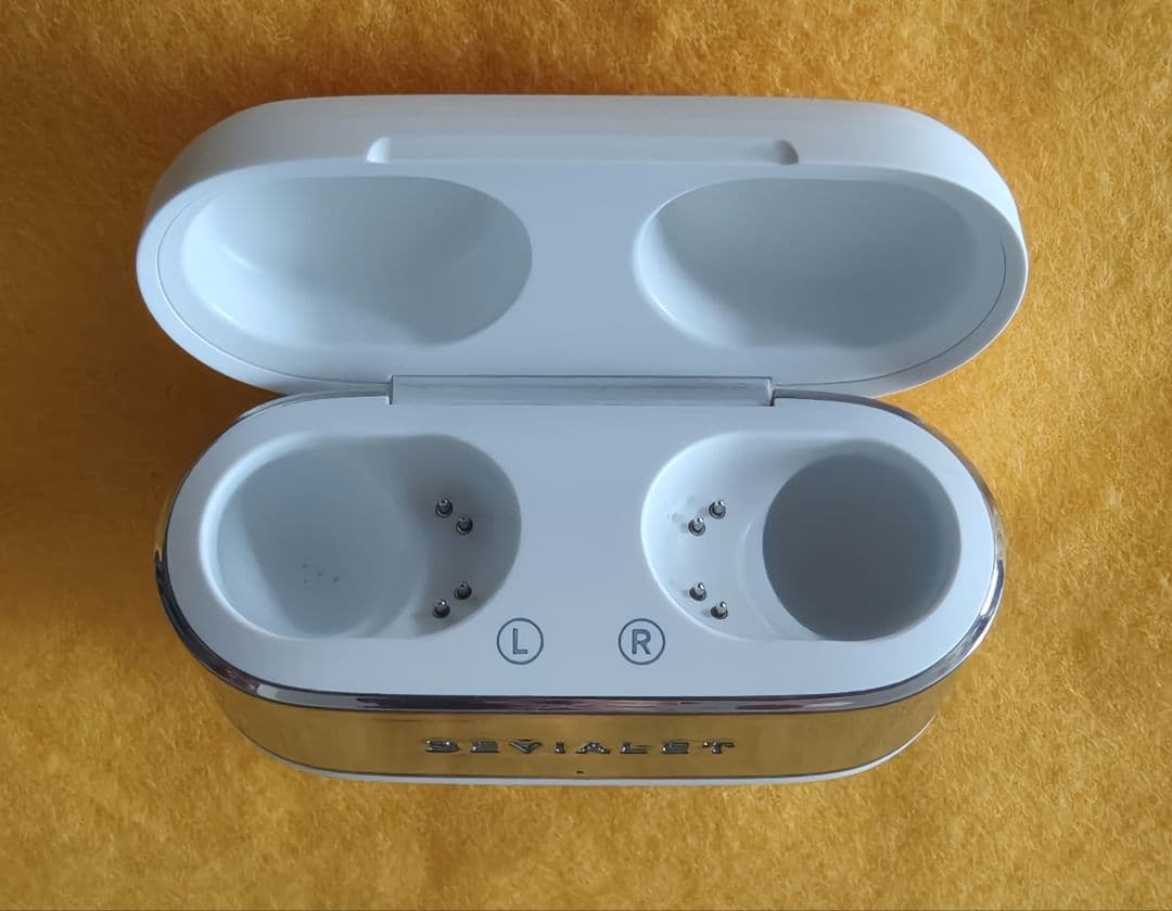 【美品】Deviaret　Gemini Ⅱ ワイヤレスイヤホン　携帯ケース付