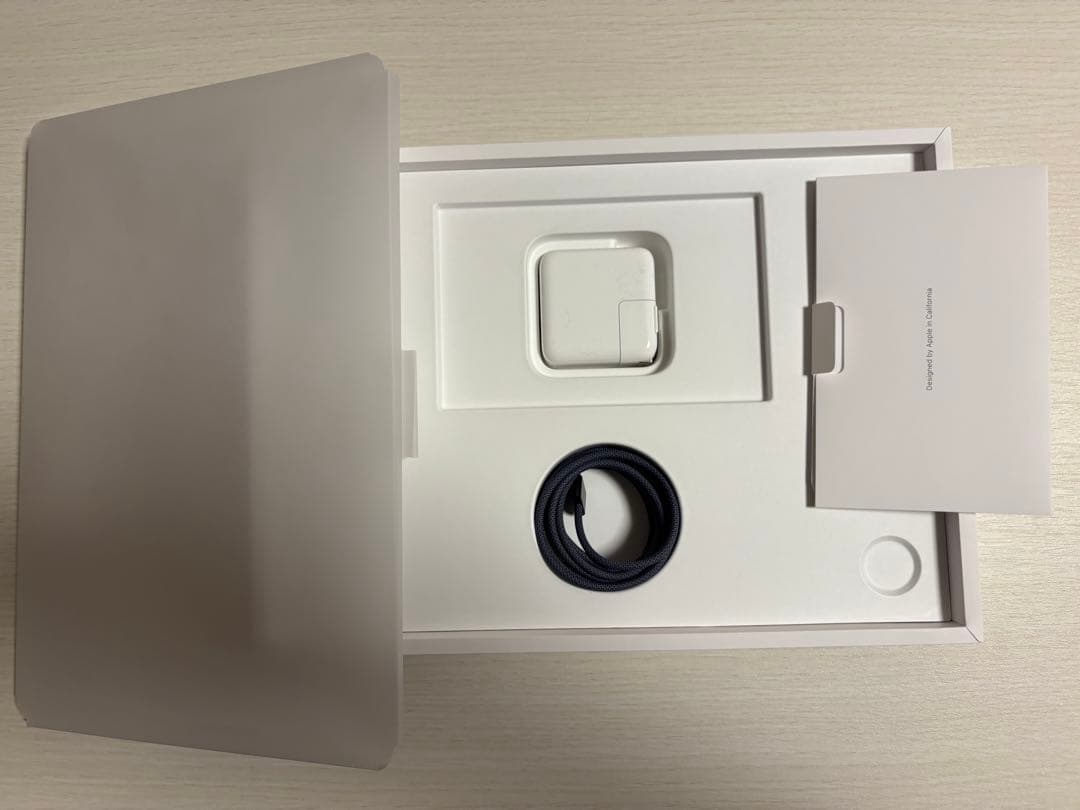 【ほぼ新品】Apple MacBook Air M2 13インチ256G