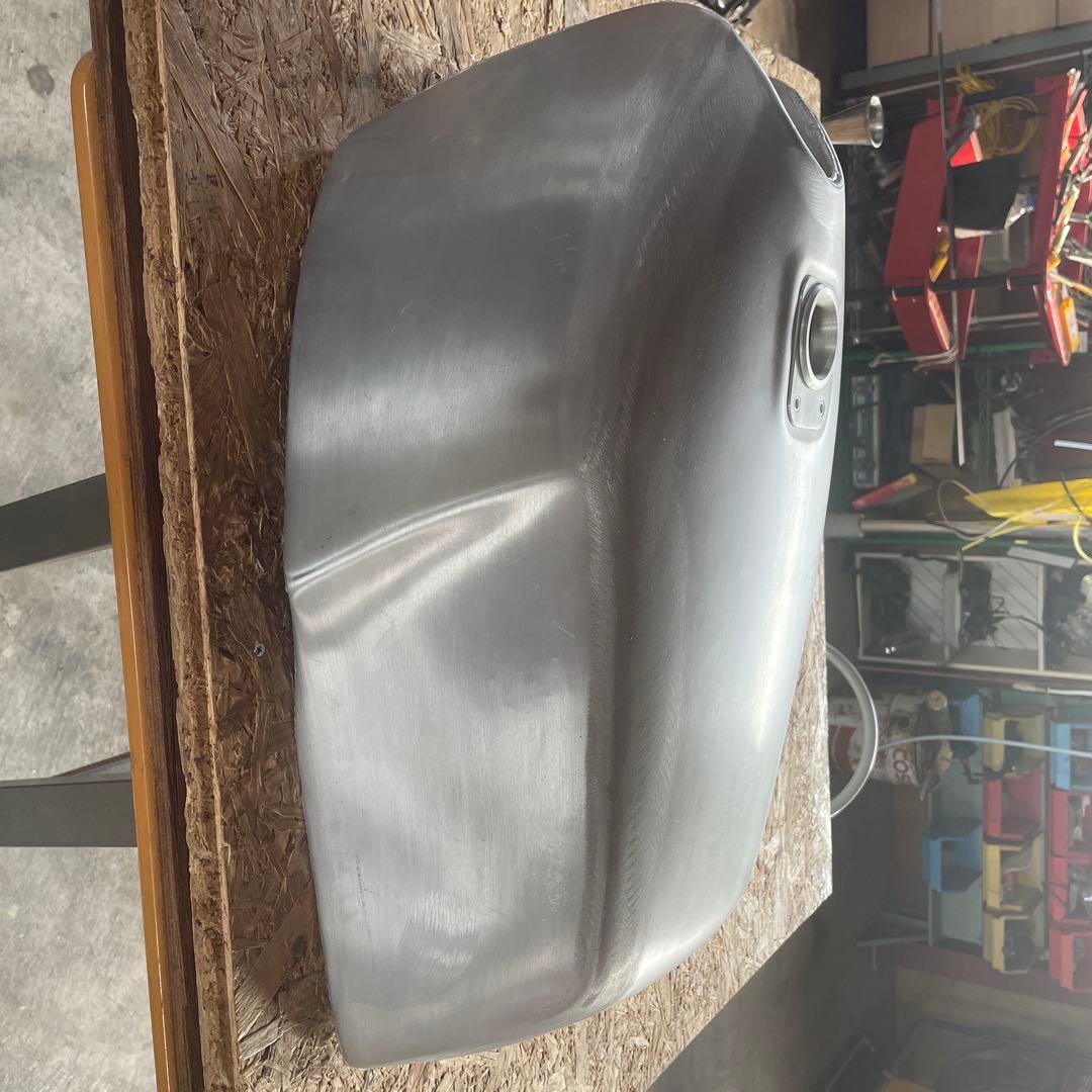 アルミ製バイクタンク給油口付き