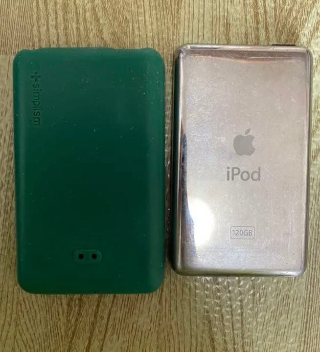【中古】iPod classic ラバーケース付き