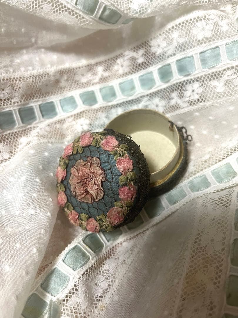 アンティーク ロココリボン 小物入れ　ケース　ボックス　レース　ローズトリム