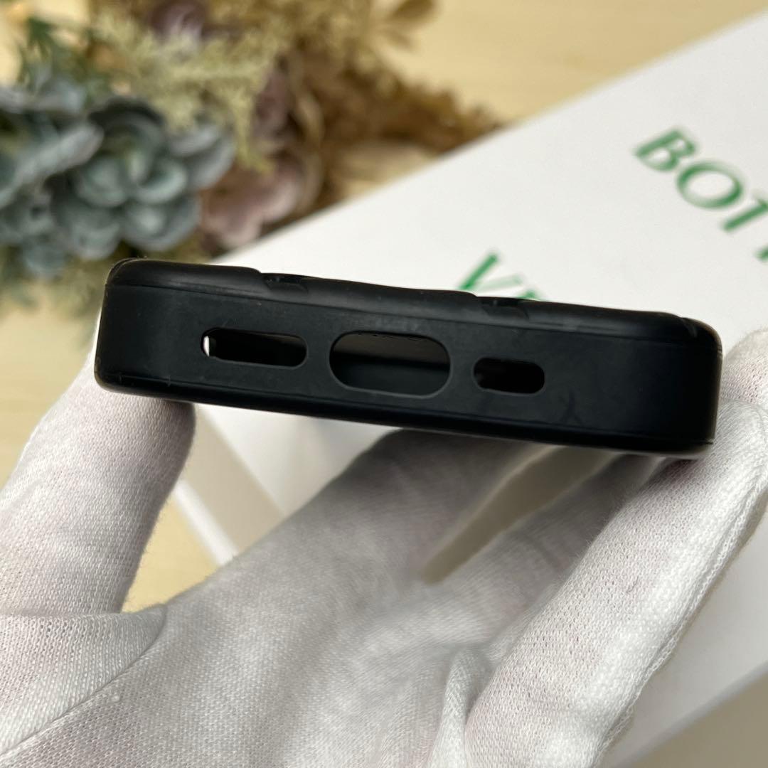ボッテガヴェネタ iPhone16proケース ブラック イントレチャート