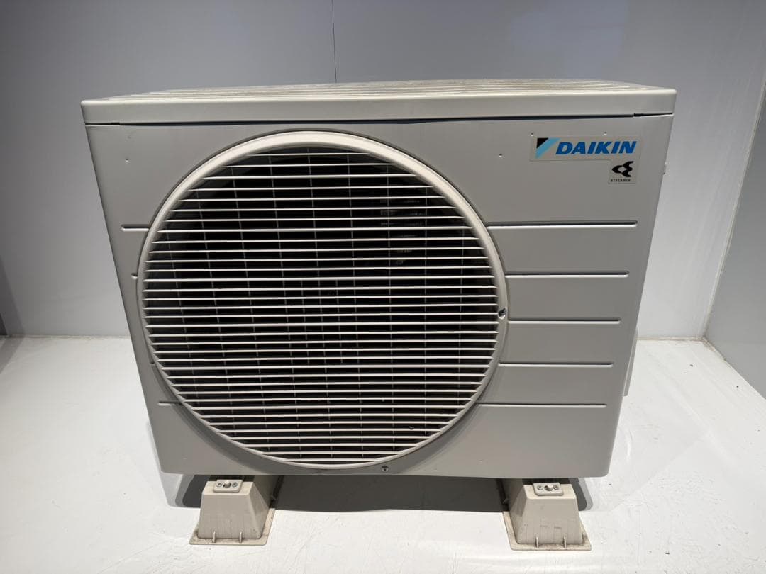 302　DAIKIN　2022年製エアコン　10～12畳用　整備済み