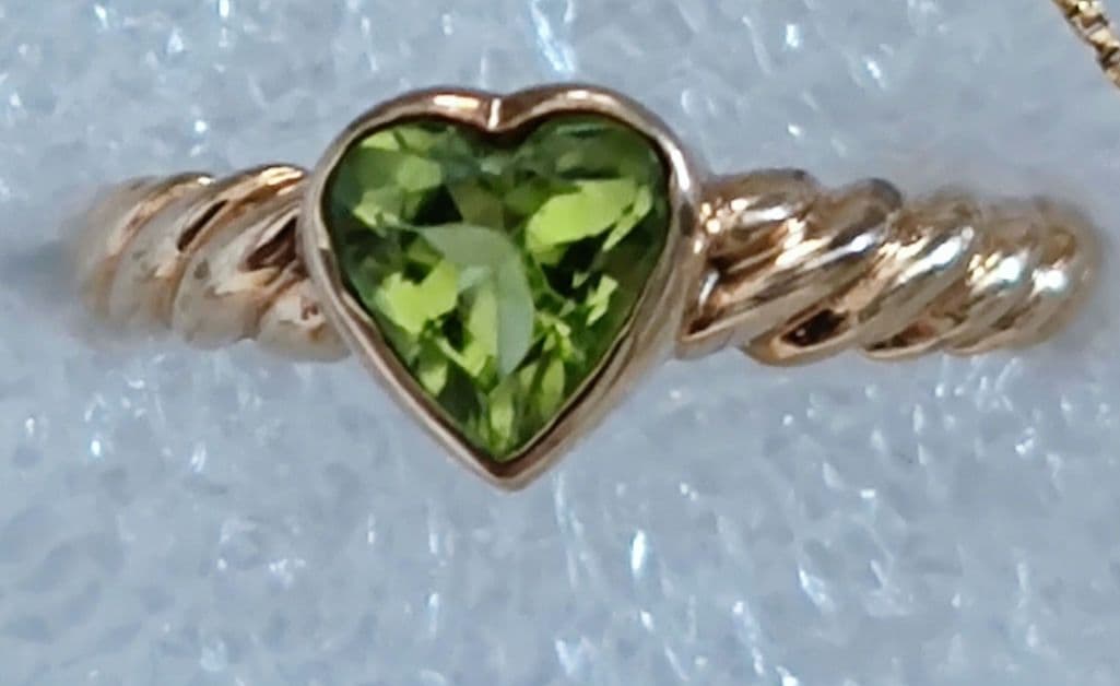 ペリドット指輪　9金