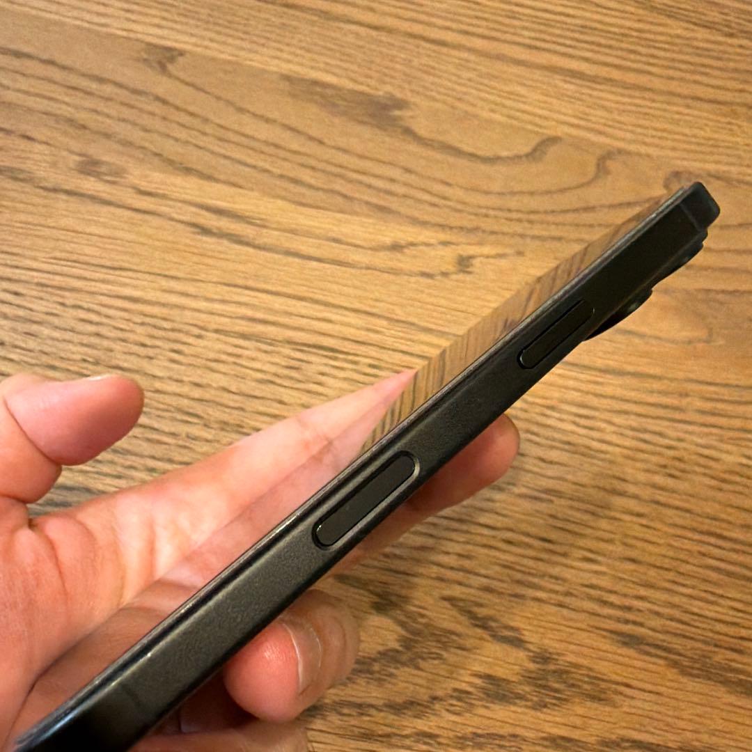 【美品】Apple iPhone 16 ブラック 256GB SIMフリー