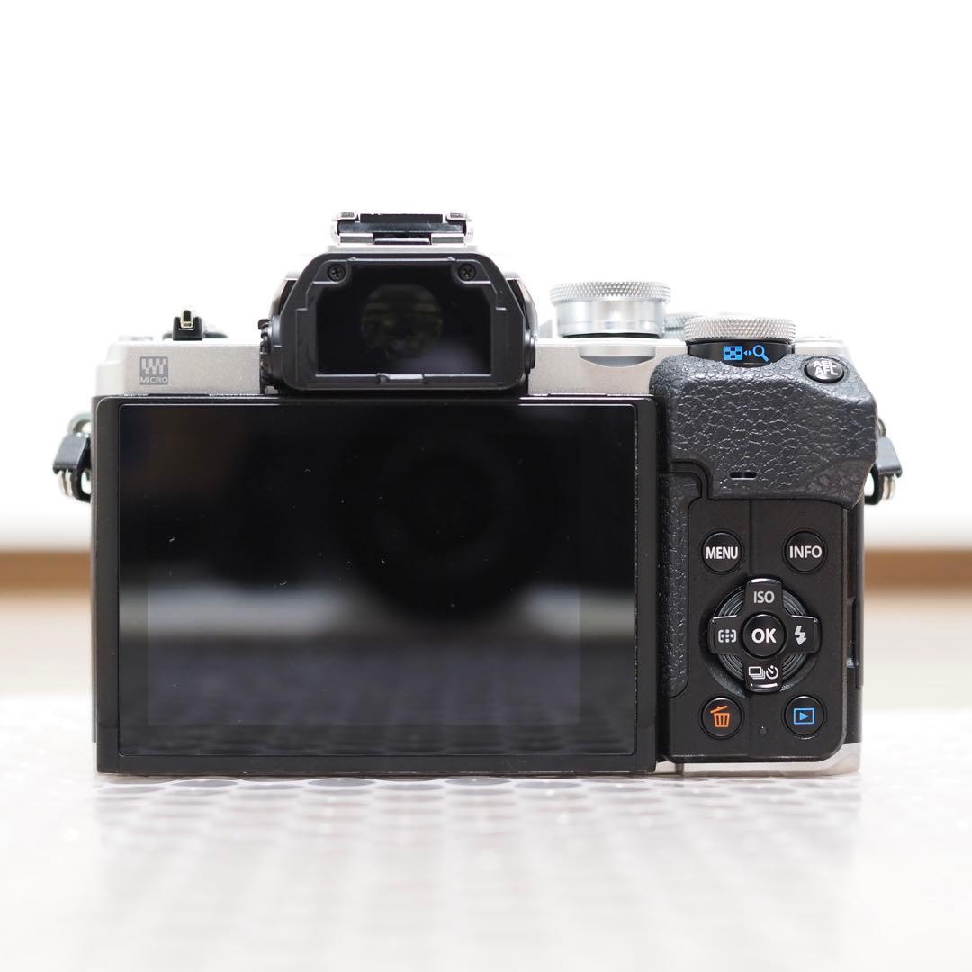 OLYMPUS OM-D E-M10 Mark IV 本体