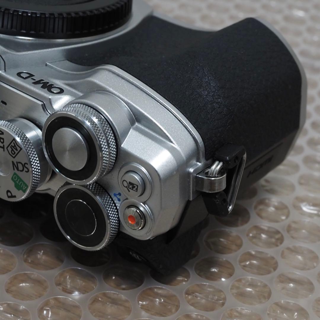 OLYMPUS OM-D E-M10 Mark IV 本体