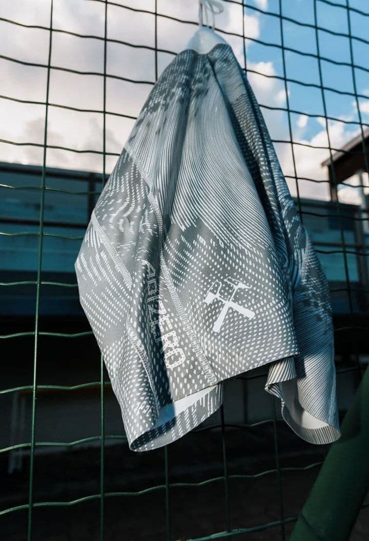 TME × ADIZERO　アディダス　ランニング