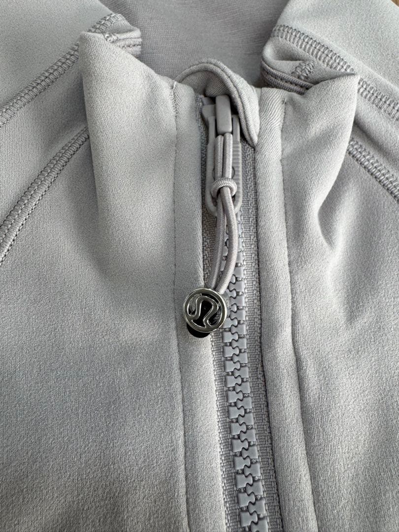 ルルレモンDefine クロップジャケット*Nulu サイズ8(新品タッグ付き)