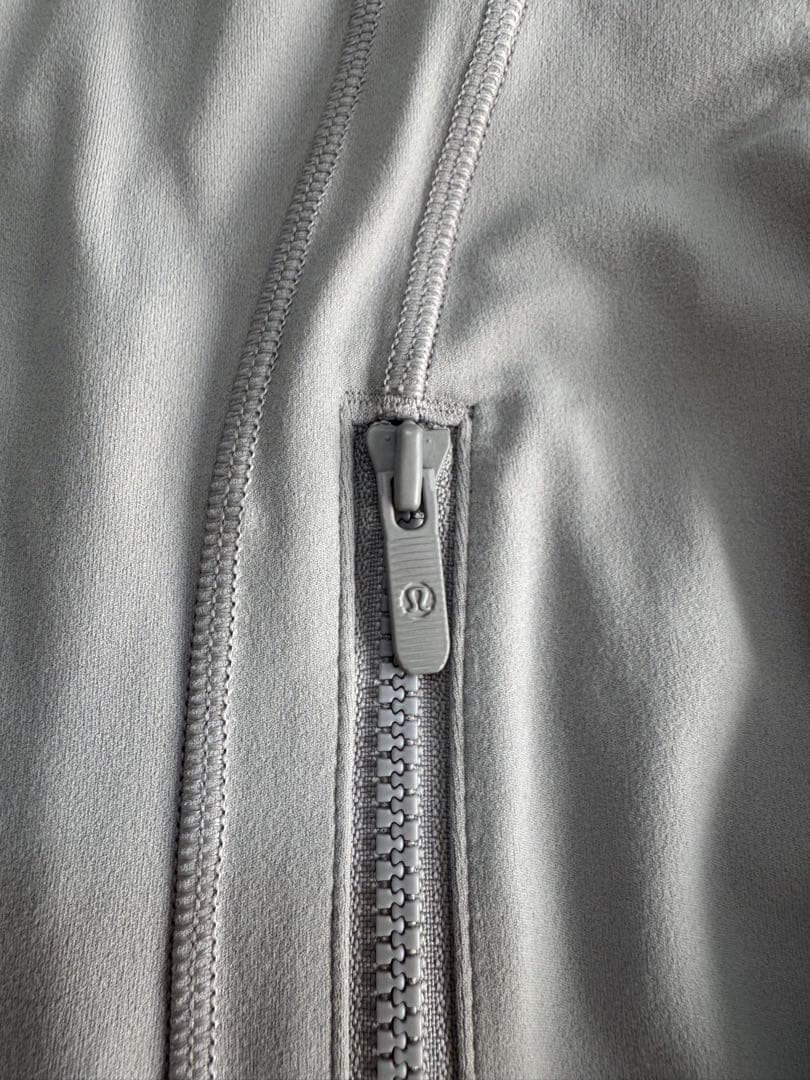 ルルレモンDefine クロップジャケット*Nulu サイズ8(新品タッグ付き)