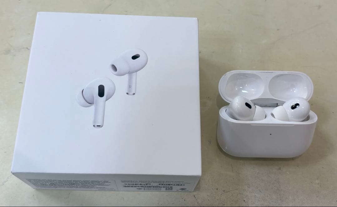 エアーポッツ プロ 第二世代　正規品 イヤホンは新品に交換
