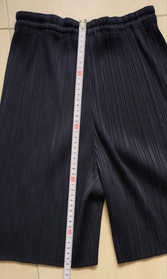 プリーツプリーズ ネイビー ショートパンツ イッセイミヤケ