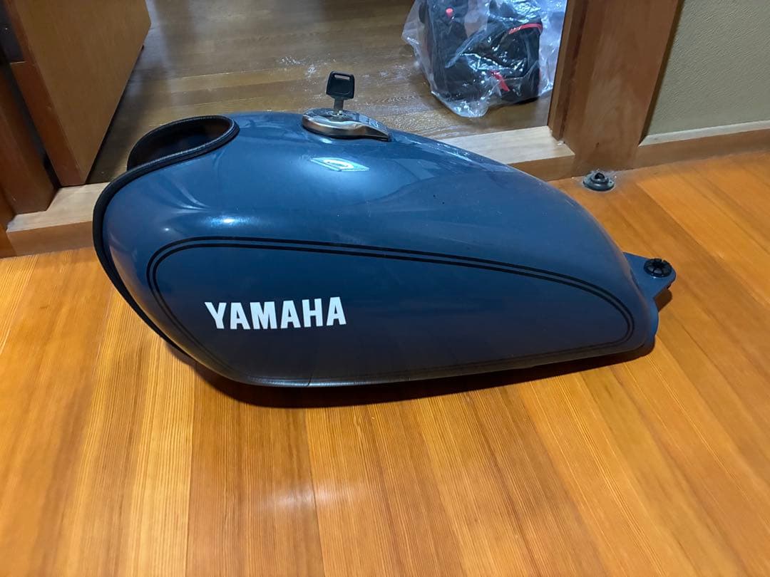 YAMAHA sr400 タンク
