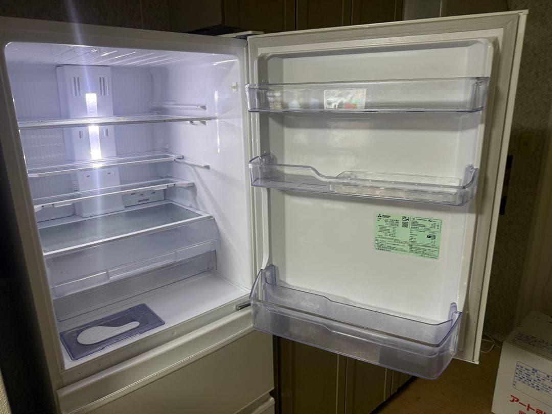 MR-C33G-W 3ドア冷蔵庫 Cシリーズ (330L・右開き)