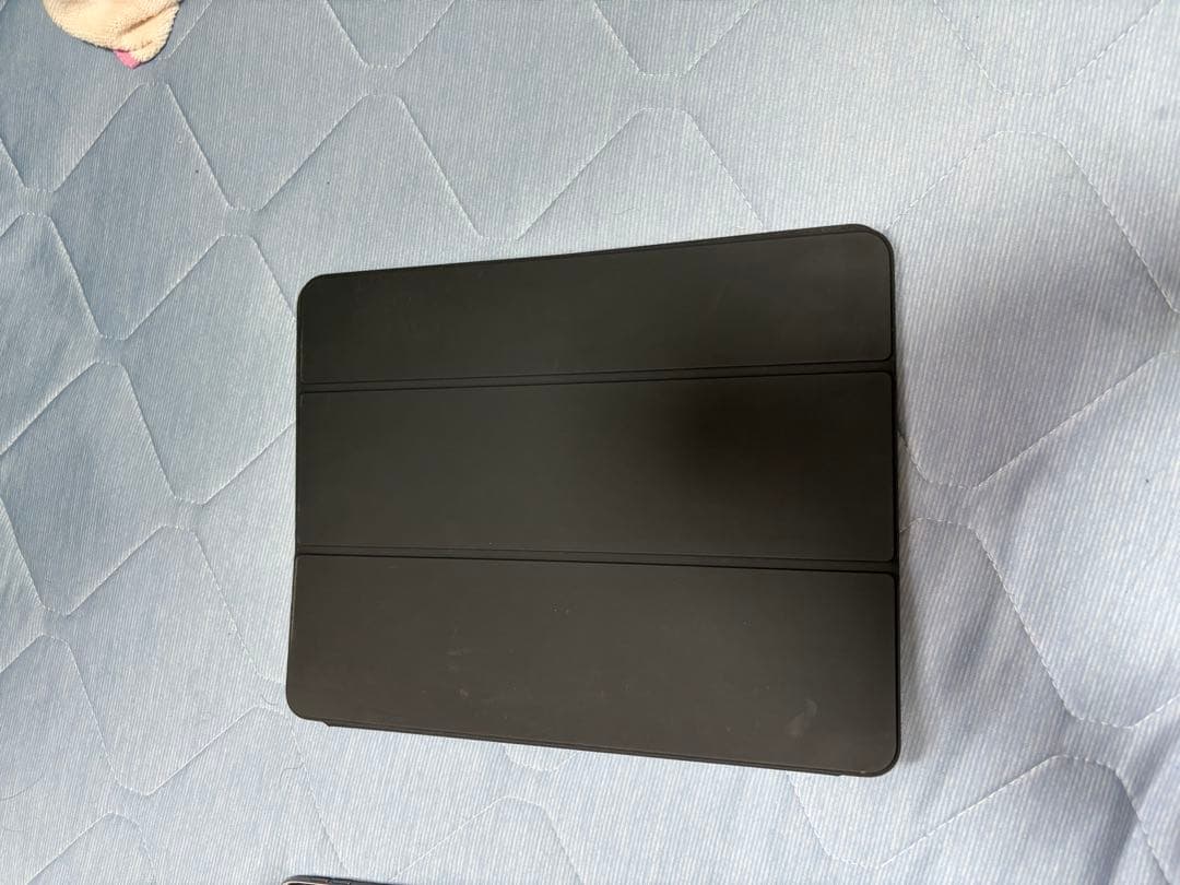 Apple iPad Pro 12.9インチ　第6世代　カバー付き