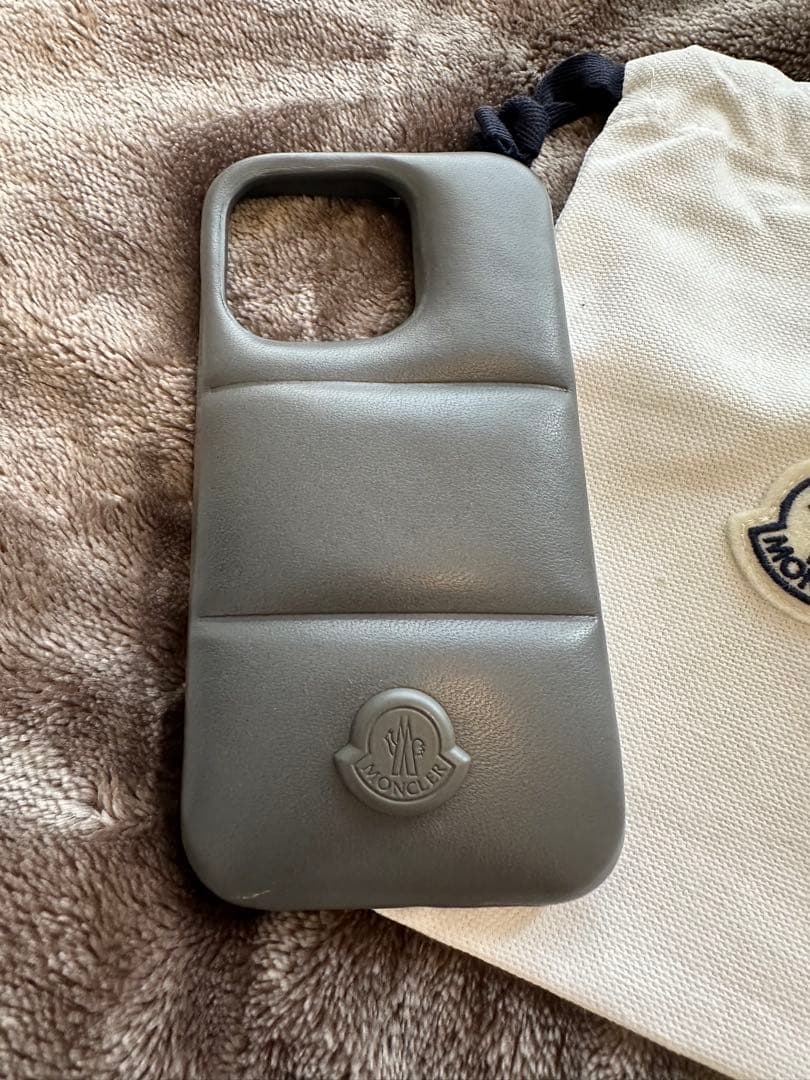 美品　MONCLER iPhone14pro 収納袋付き　モンクレール