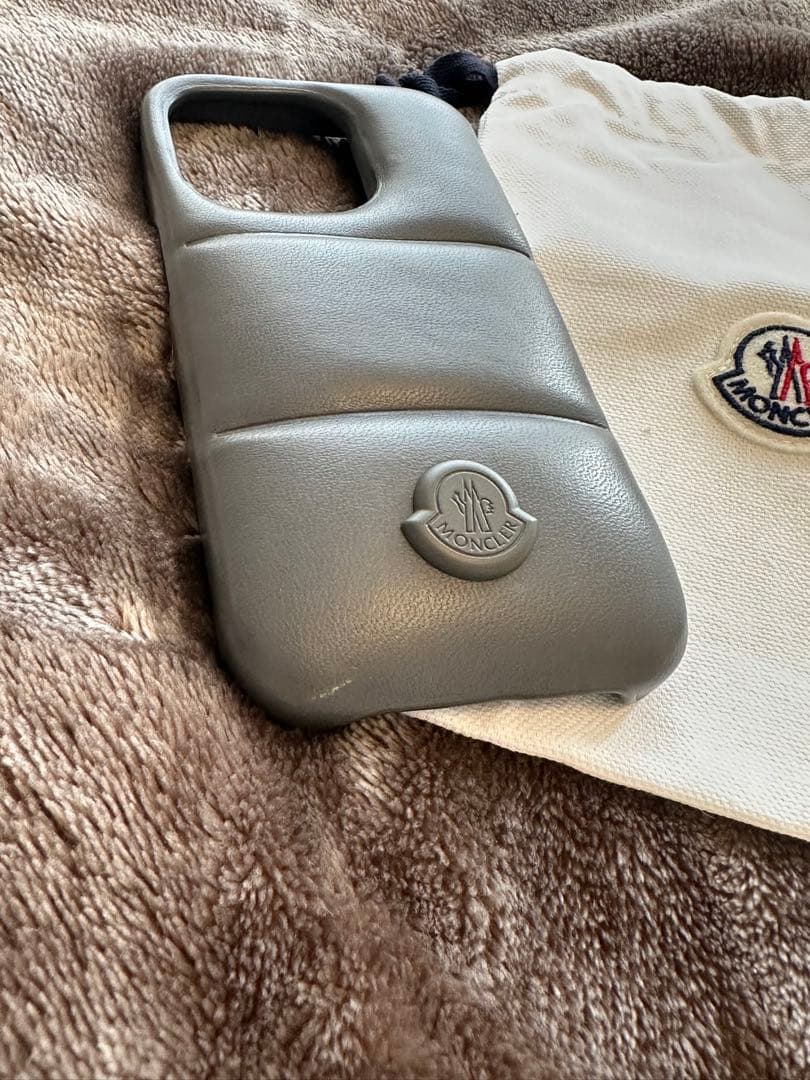 美品　MONCLER iPhone14pro 収納袋付き　モンクレール